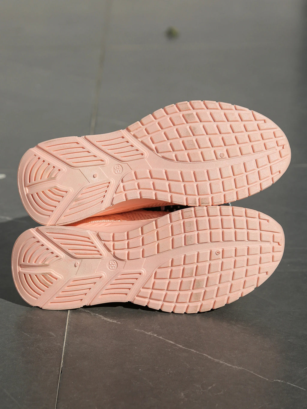 women's casual sneaker